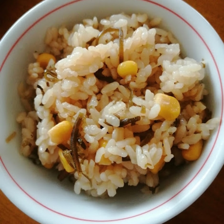 塩昆布とコーンの炊き込みご飯 レシピ 作り方 By れいちゃっ 楽天レシピ 塩昆布とコーンの炊き込みご飯 レシピ 作り方 By れいちゃっ 楽天レシピ